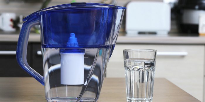 Eau du robinet : 5 bonnes faÃ§ons de la stocker pour Ã©viter les bactÃ©ries