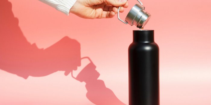 Eau du robinet : 5 bonnes faÃ§ons de la stocker pour Ã©viter les bactÃ©ries
