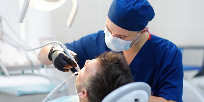Maux de dents : 6 bons gestes qui soulagent la douleur (en attendant de voir son dentiste)
