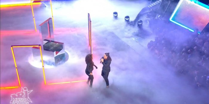 Amel Bent enceinte : elle dÃ©voile son baby bump aux NRJ Music Awards