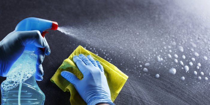 Produits mÃ©nagers : peut-on les utiliser pÃ©rimÃ©s ? 