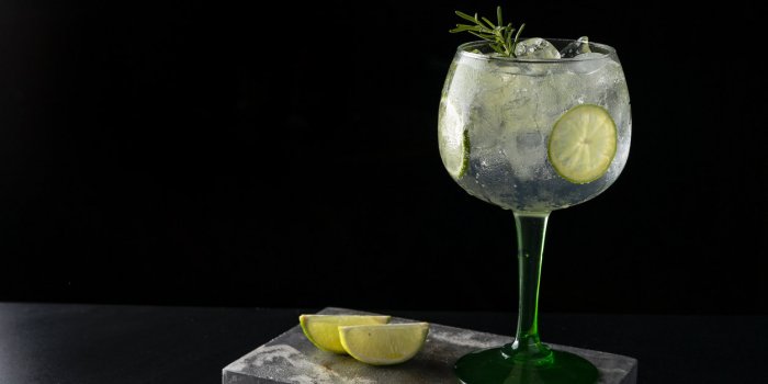 Pâtisserie, saucisse, gin : top 10 des aliments qui font grossir les Français pendant le confinement
