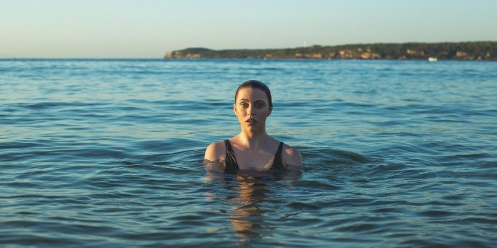 Seins nus sur la plage : 5 raisons qui poussent les femmes à arrêter