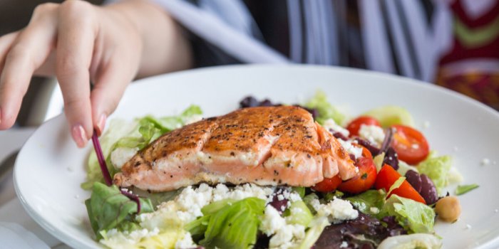 Soleil : les meilleurs aliments pour protéger sa peau des UV