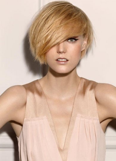 25 idées de coiffures spéciales cheveux raides