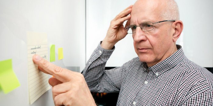 Démence : 6 signes visibles 9 ans avant le diagnostic