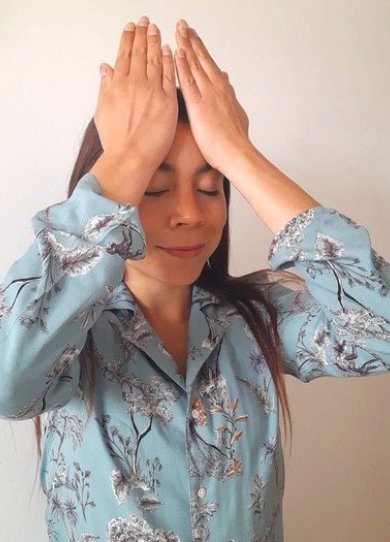 Rides, fatigue : 5 exercices de yoga du visage qui rajeunissent 