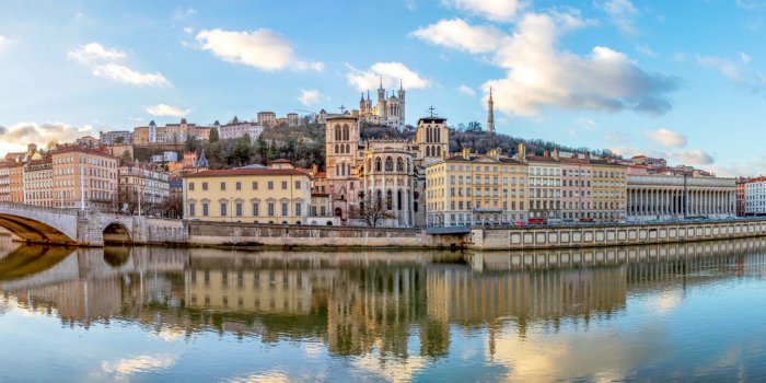 Amour de vacances : les 10 meilleures villes pour flirter cet été