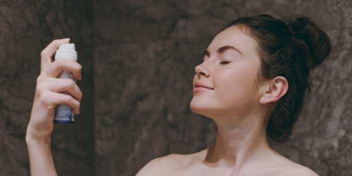 7 astuces pour faire tenir son maquillage quand il fait chaud