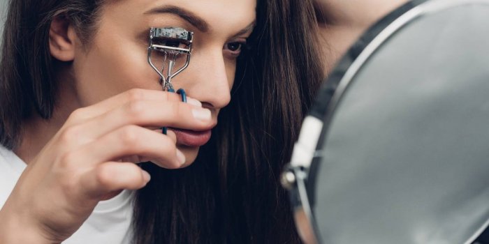 7 astuces pour faire tenir son maquillage quand il fait chaud
