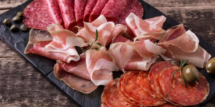 6 aliments à limiter pour éviter les ballonnements et le cancer selon une nutritionniste