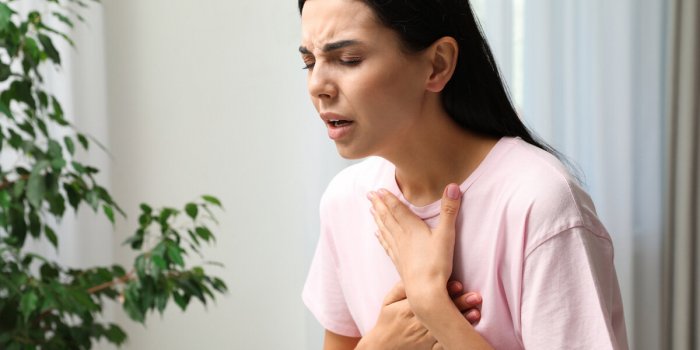 7 raisons pour lesquelles vous pouvez avoir des difficultés à respirer lorsque vous êtes allongé