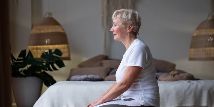 CÅur brisé : 5 postures de yoga pour reprendre confiance en soi