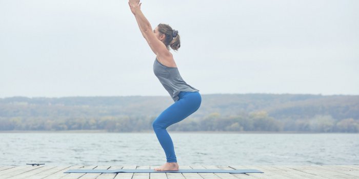 CÅur brisé : 5 postures de yoga pour reprendre confiance en soi