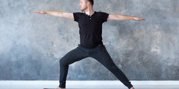 CÅur brisé : 5 postures de yoga pour reprendre confiance en soi