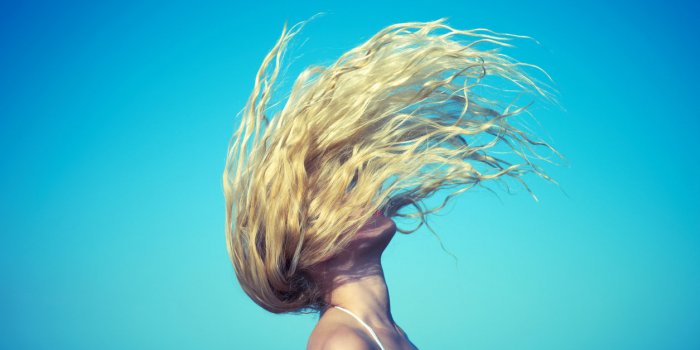 Vos cheveux vieillissent 6 fois plus vite que votre visage selon une étude