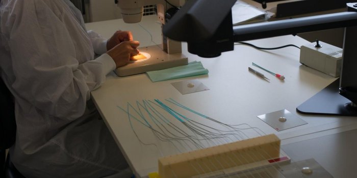 AVC, anévrisme⦠la fabrication des stents et des cathéters en images