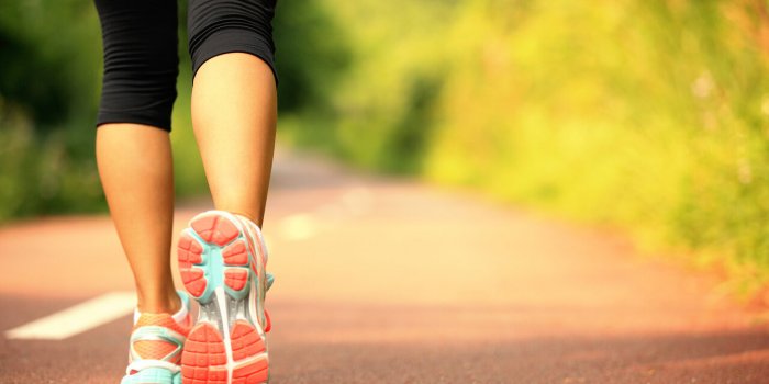 Chaleur : 5 conseils d'une experte pour que vos pieds ne gonflent pas