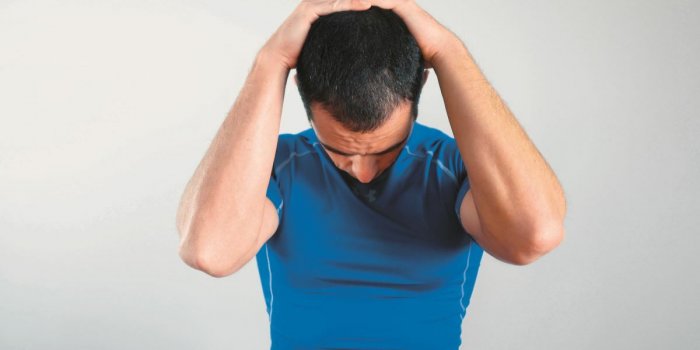 Cervicales : 7 exercices sur une chaise pour oublier les douleurs de la nuque et du cou !Â