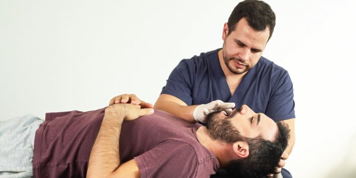 Bruxisme : les solutions pour enfin arrêter de serrer la mâchoire ?