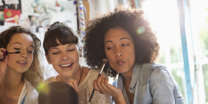9 conseils dâun ophtalmo pour vous maquiller les yeux sans risque
