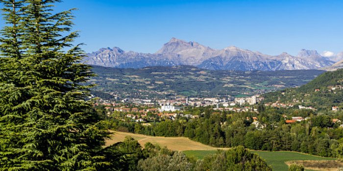 Covid : les 15 dÃ©partements oÃ¹ les rÃ©animations sont Ã  nouveau saturÃ©es
