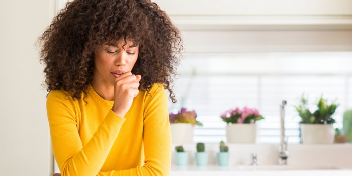 Toux persistante : 7 maladies graves qu'elle peut rÃ©vÃ©ler