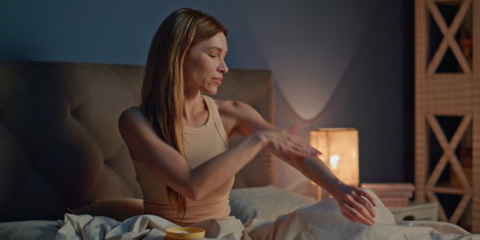 7 gestes de dermato à adopter dâurgence pour éviter peau sèche et eczéma en hiver