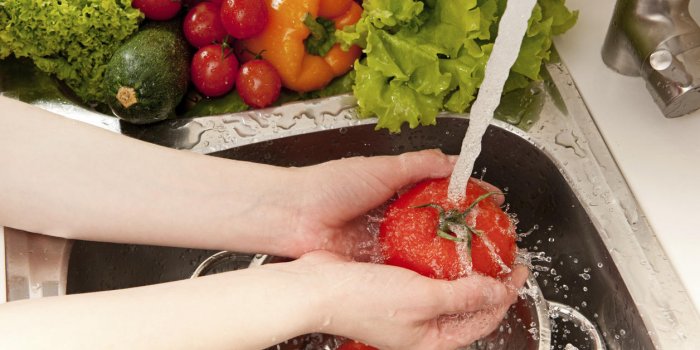 9 erreurs à ne pas faire quand vous lavez vos aliments