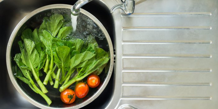 9 erreurs à ne pas faire quand vous lavez vos aliments