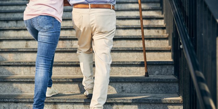 Un surdosage de vitamine B6 lui fait perdre la capacité de marcher