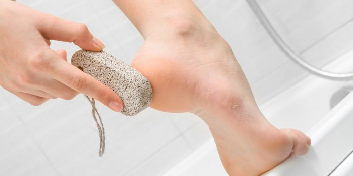 Michel Cymes : ses conseils pour avoir de jolis pieds cet été