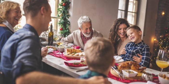 COVID-19 : 5 recommandations pour des fêtes de fin d'année sans risque