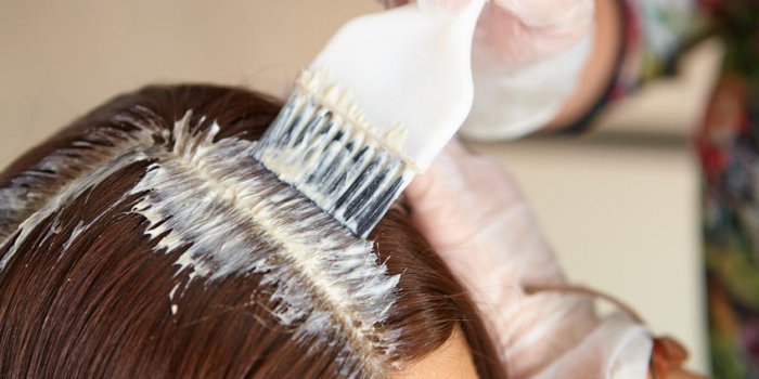 7 mauvaises habitudes qui font tomber vos cheveux