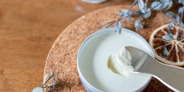 Vergetures sur les cuisses : quelles crÃ¨mes pour les faire disparaÃ®tre ?