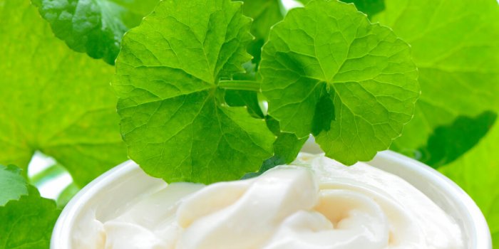 Vergetures sur les cuisses : quelles crÃ¨mes pour les faire disparaÃ®tre ?
