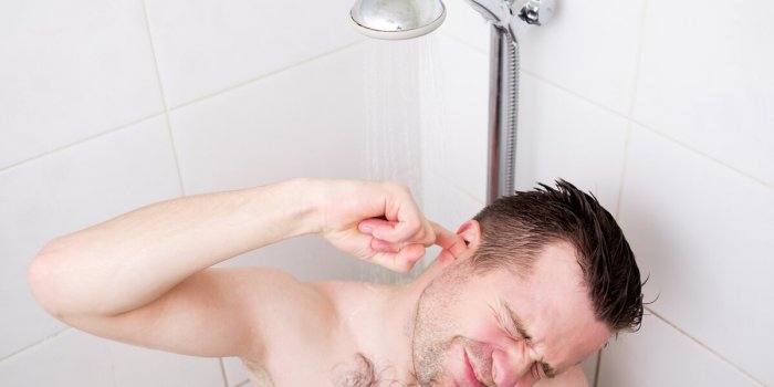 Hygiène corporelle : les 5 zones du corps souvent négligées sous la douche