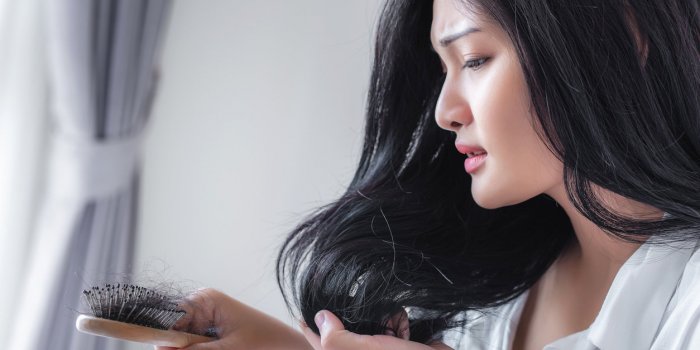 Cheveux : les erreurs que vous faites en les brossant !