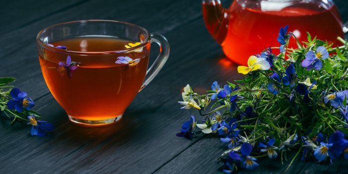 Bouffées de chaleur, sécheresse vaginale, déprimeâ¦Â 7 tisanes proposées par la phytothérapeute pour soulager les désagréments de la ménopauseÂ