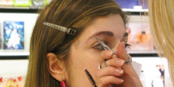 Tailler ses sourcils : mode d"emploi