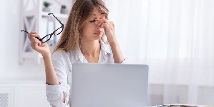 COVID : les premiers symptÃ´mes diffÃ¨rent selon les Ã¢ges et les sexes