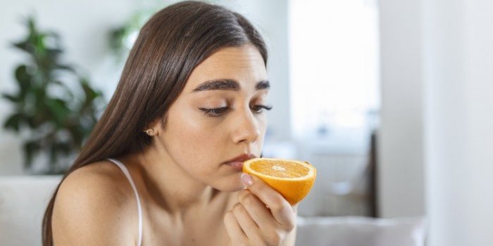COVID : les premiers symptÃ´mes diffÃ¨rent selon les Ã¢ges et les sexes