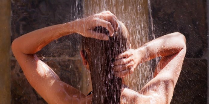 Cheveux : 10 habitudes à bannir selon le coiffeur Nicolas Waldorf