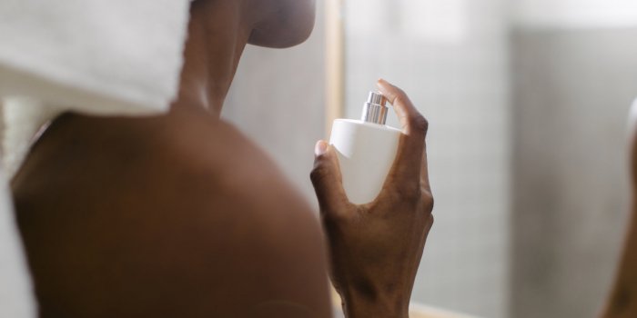 Déodorant, parfum, gel... Les produits à ne pas mettre sur votre peau au soleil