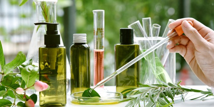Déodorant, parfum, gel... Les produits à ne pas mettre sur votre peau au soleil