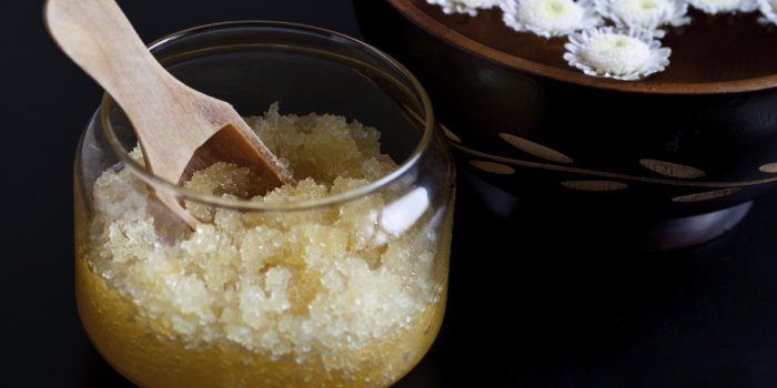Gommage bio au sucre pour le corps