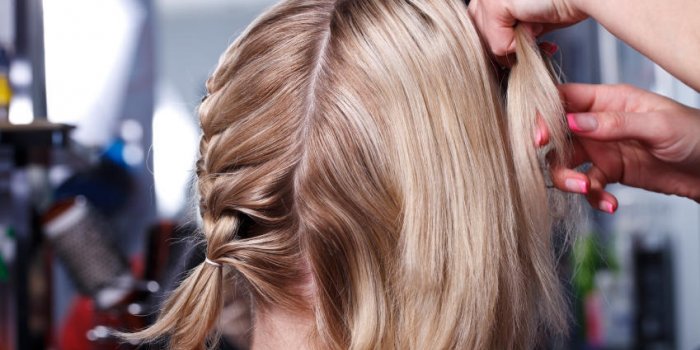 Cheveux : 7 astuces pour paraître plus jeune