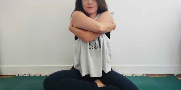 Cancer du sein : 5 postures de yoga pour renouer avec son corps