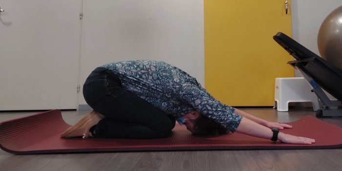 Mal de dos : 7 exercices d'une kinésithérapeute à faire chez soi pour soulager la douleur