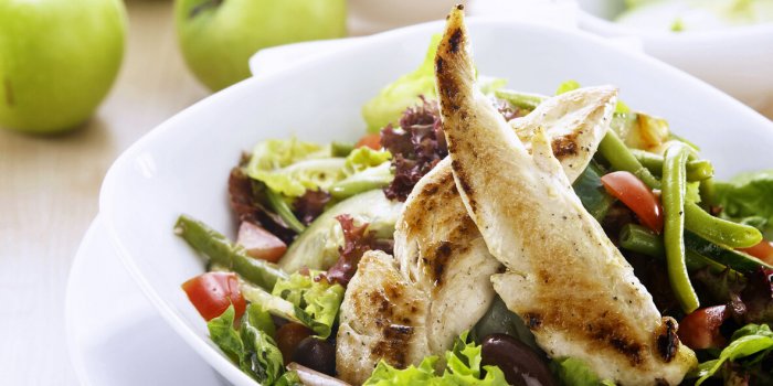 9 recettes de salades riches en protéinesÂ